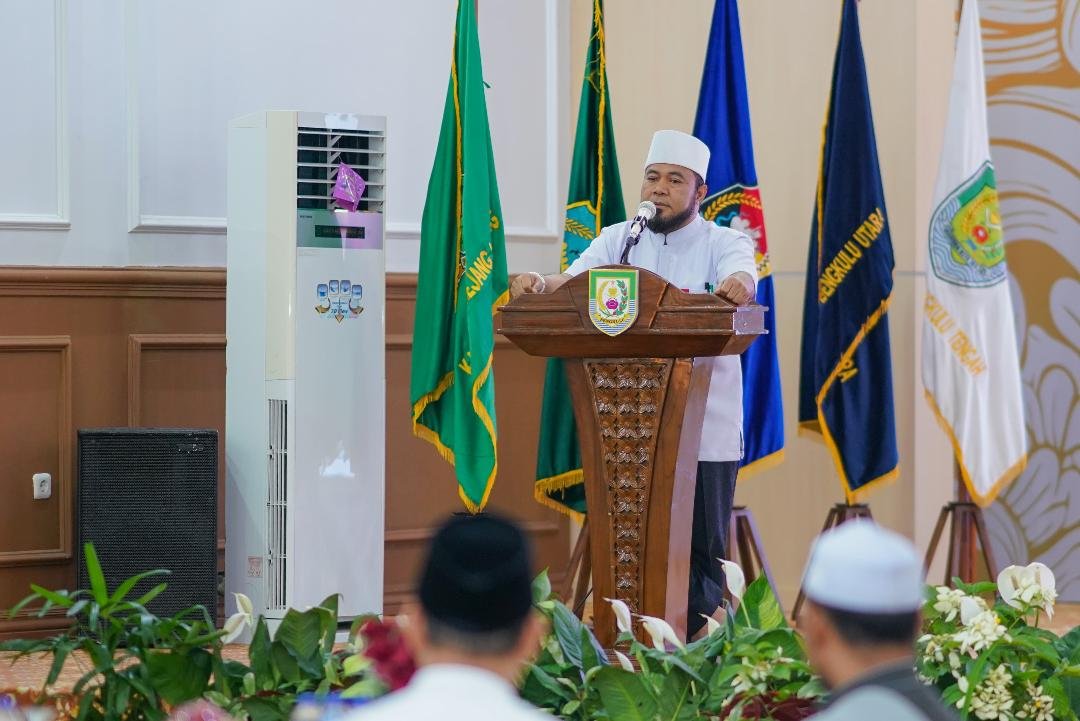 Gubernur Bengkulu Helmi Hasan memberikan sambutan pada acara buka puasa bersama insan media se-Provinsi Bengkulu, di Balai Raya Semarak, Bengkulu, Kamis 20 Maret 2025.(Foto-MC Bengkulu)