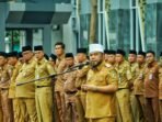 Gubernur Helmi Hasan Pimpin Apel Perdana Gubernur Bengkulu, Helmi Hasan pimpin apel perdana dihadiri seluruh OPD lingkup Pemprov Bengkulu, bertempat di halaman kantor Gubernur Bengkulu, Senin 3 Maret 2025.(Foto-MC Bengkulu)