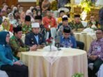 Gubernur Bengkulu, Helmi Hasan (peci putih) didamping Wali Kota Bengkulu, Dedy Wahyudi (kedua dari kiri) menghadari peluncuran Loker Merah Putih platfrom pencari kerja digital di Bengkulu, Kamis 20 Maret 2025.(Foto-MC Bengkulu)