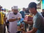 Gubernur Helmi Serahkan bantuan korban bencana di Kepahiang Gubernur Bengkulu Helmi Hasan menyerahkan bantuan sembako kepada para korban tanah longsor di Desa Lubuk Saung, Kecamatan Seberang Musi, Kabupaten Kepahiang, Jumat 14 Maret 2025.(Foto-MC Bengkulu)