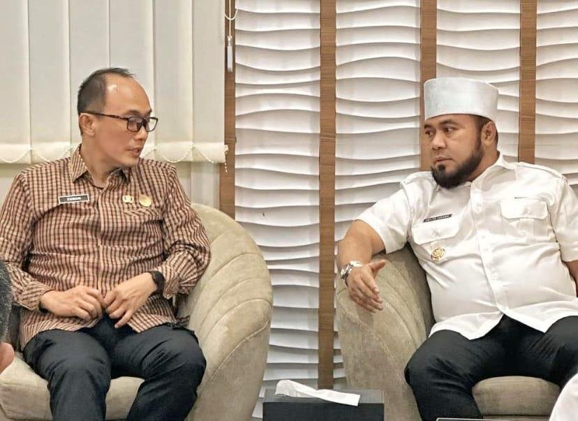 Gubernur Bengkulu Helmi Hasan berdiskusi dengan Kepala BKN RI, Zudan Arief terkait kesejahteraan ASN, PPPK dan THL di lingkup Pemorov Bengkulu, Jumat 7 Maret 2025.(Foto-MC Bengkulu)