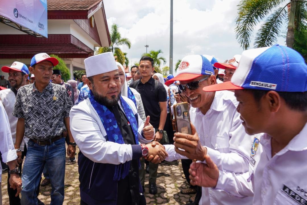 Gubernur Bengkulu Helmi Hasan tiba di Bengkulu setelah mengikuti program retreat di Akmil Magelang selama satu pekan dan program 100 hari fokus PAD, Sampah dan Pendidikan gratis.(Foto-MC Bengkulu)