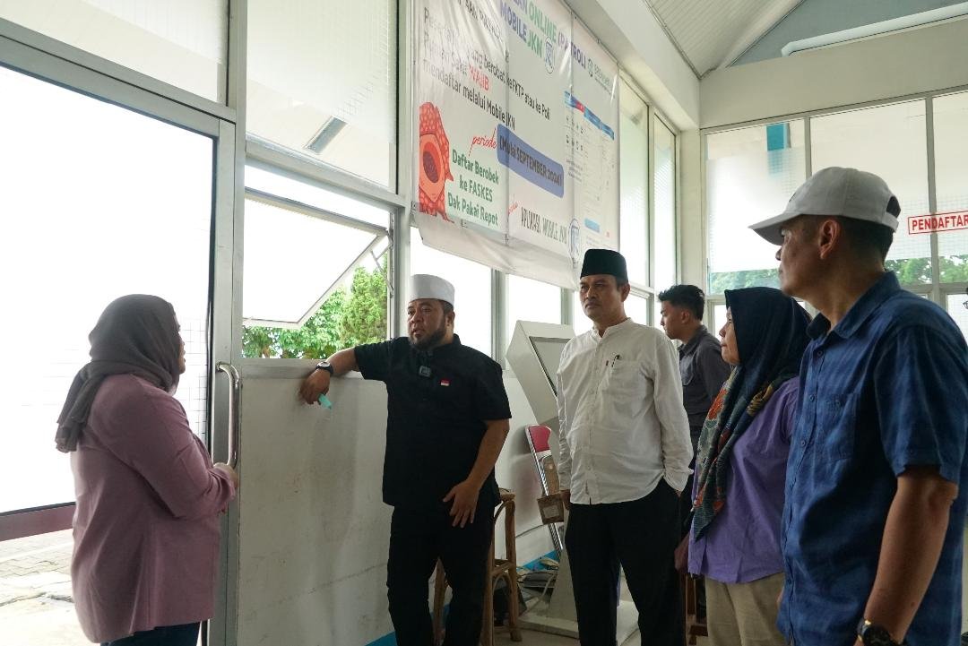 Gubernur Bengkulu didampingi Pj Sekdaprov Bengkulu, Herwan Antoni meninjau RSU M Yunus Bengkulu dalam rangka melakukan revitalisasi dan penongkatan RSU terbesar di Bengkulu ini, Minggu 23 Maret 2025.(Foto-MC Bengkulu)