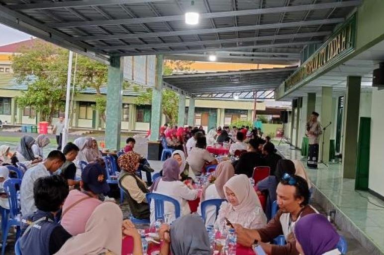 Sejumlah awak media menghadiri acara buka puasa bersama Kodim 0407 Kota Bengkulu, Selasa 25 Maret 2025.(Foto/Ist)