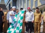 Lepas Mudik Gratis Gubernur Bengkulu Helmi Hasan melepas sebanyak 150 pemudik gratis tujuan ke sejumlah kota di Jawa dan Sumatera, di halaman kantor Pemprov Bengkulu, Senin 24 Maret 2025.(Foto/MC Bengkulu)