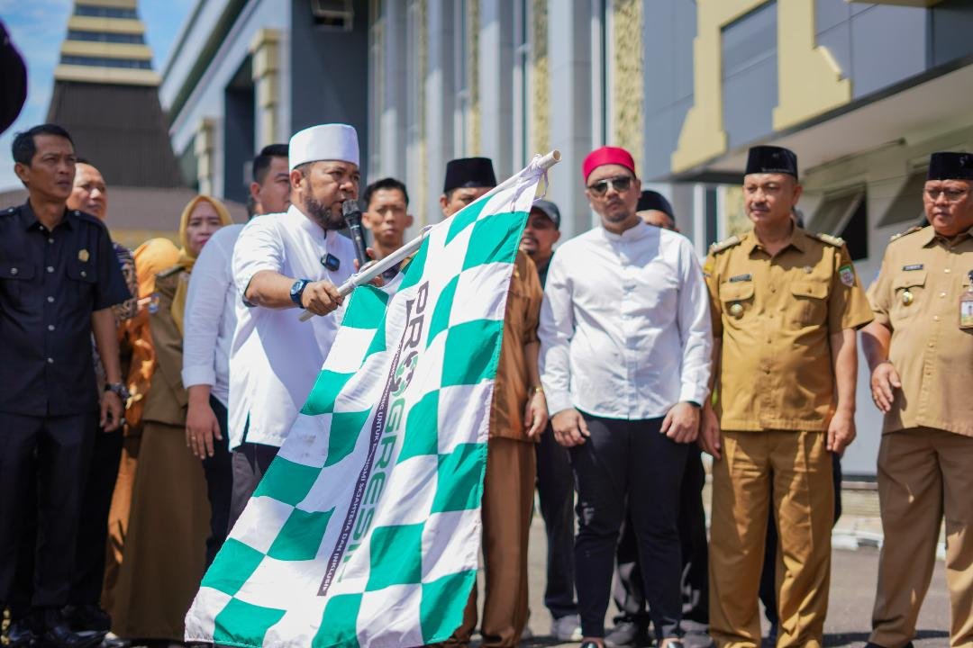 Lepas Mudik Gratis Gubernur Bengkulu Helmi Hasan melepas sebanyak 150 pemudik gratis tujuan ke sejumlah kota di Jawa dan Sumatera, di halaman kantor Pemprov Bengkulu, Senin 24 Maret 2025.(Foto/MC Bengkulu)