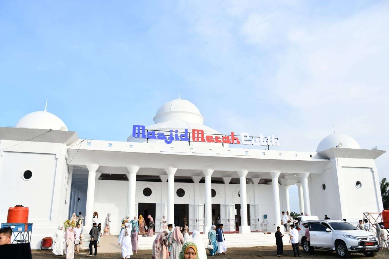 Masjid Merah Putih yang berlokasi di rumah dinas kediaman Wali Kota Bengkulu.(Foto/MC Pemkot Bengkulu)