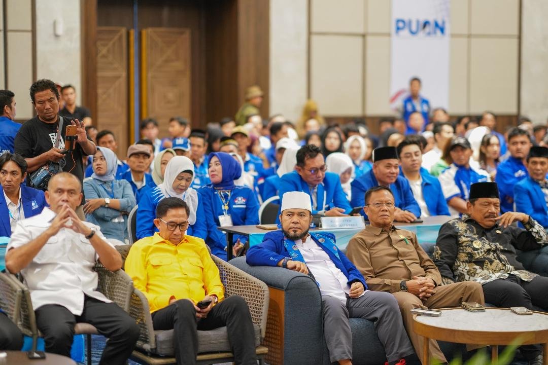 Muswil DPW PAN Provinsi Bengkulu berhasil memilih Helmi Hasan secara aklamasi untuk menjabat Ketua Wilayah hingga empat tahun kedepan. Tampak hadiri Wagub Bengkulu, Mian (paling kanan) dan Ketua DPRD Sumardi dan Sekjen Golkar Samsu Amanah.(Foto-MC Bengkulu)