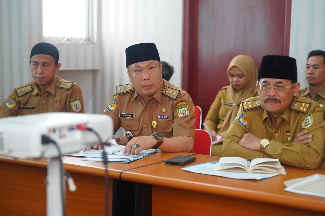 Kepala OPD mengikuti rapat penilai kinerja ASN dilingkup Pemprov Bengkulu. Rapat diruangan BKD ini dipimpin Pj Sekdaprov Bengkulu, Herwan Antoni, Selasa 18 Maret 2025.(Foto-MC Bengkulu)