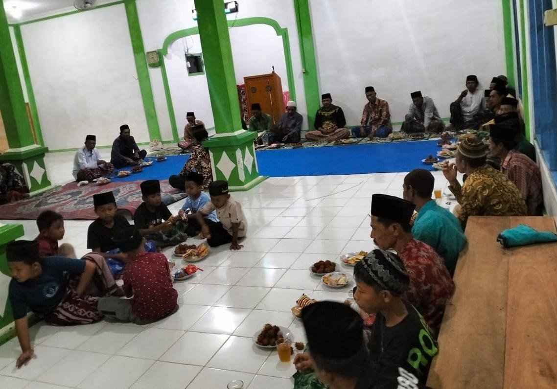 Pemdes dan masyarakat Suka Jaya, Kecamatan Nasal, Kabupaten Kaur gelar Safari Ramadan dan peringatan Nuzul Quran.(Foto HB-Kif)