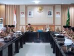 Sekda Herwan Antoni Sekdaprov Bengkulu, Herwan Antoni pimpinan rapat minta pimpinan OPD segera merealisasikan janji kampanye Helmi-Mian dalam program kerja 100, Senin 10 Maret 2025.(Foto-MC Bengkulu)