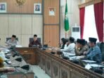 Sekda dan Kanwil Kemenag Rakor Program Gubernur Pj Sekda Provinsi Bengkulu, Herwan Antoni didampingi Kanwil Kemenang, M Abdu mimpin rakor linstas instansi di Bengkulu dalam rangka mempercepat program Gubernur dan Wagub Bengkulu, Jumat 21 Maret 2025.(Foto-MC Bengkulu)
