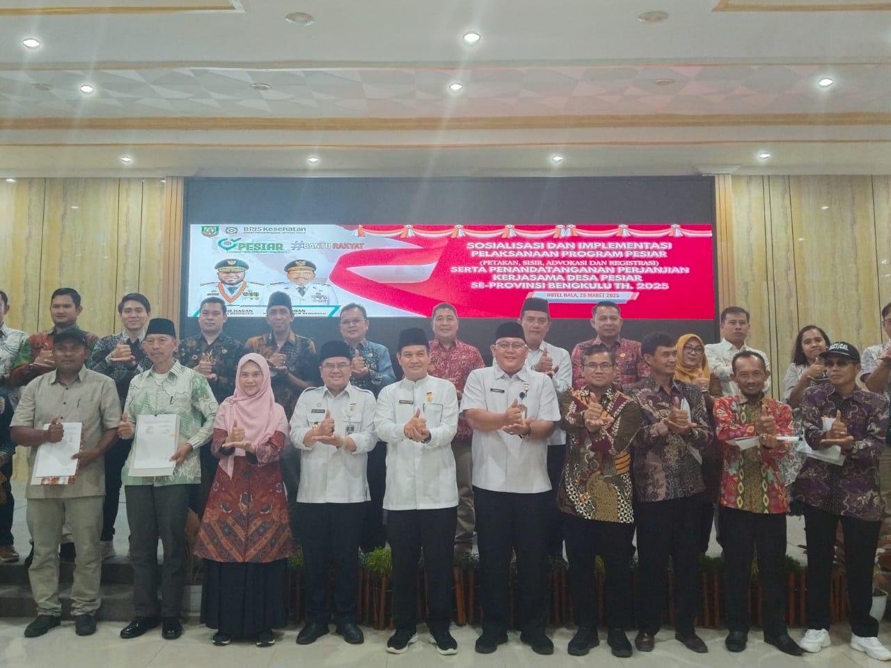Pemprov Bengkulu dan BPJS setempat menggelar sosialisasi Program PESIAR kepada masyarakat dan pemerintah desa di provinsi ini. Ini dilakukan agar masyarakat yang berkaper BPJS semakin banyak.(Foto/MC Bengkulu)