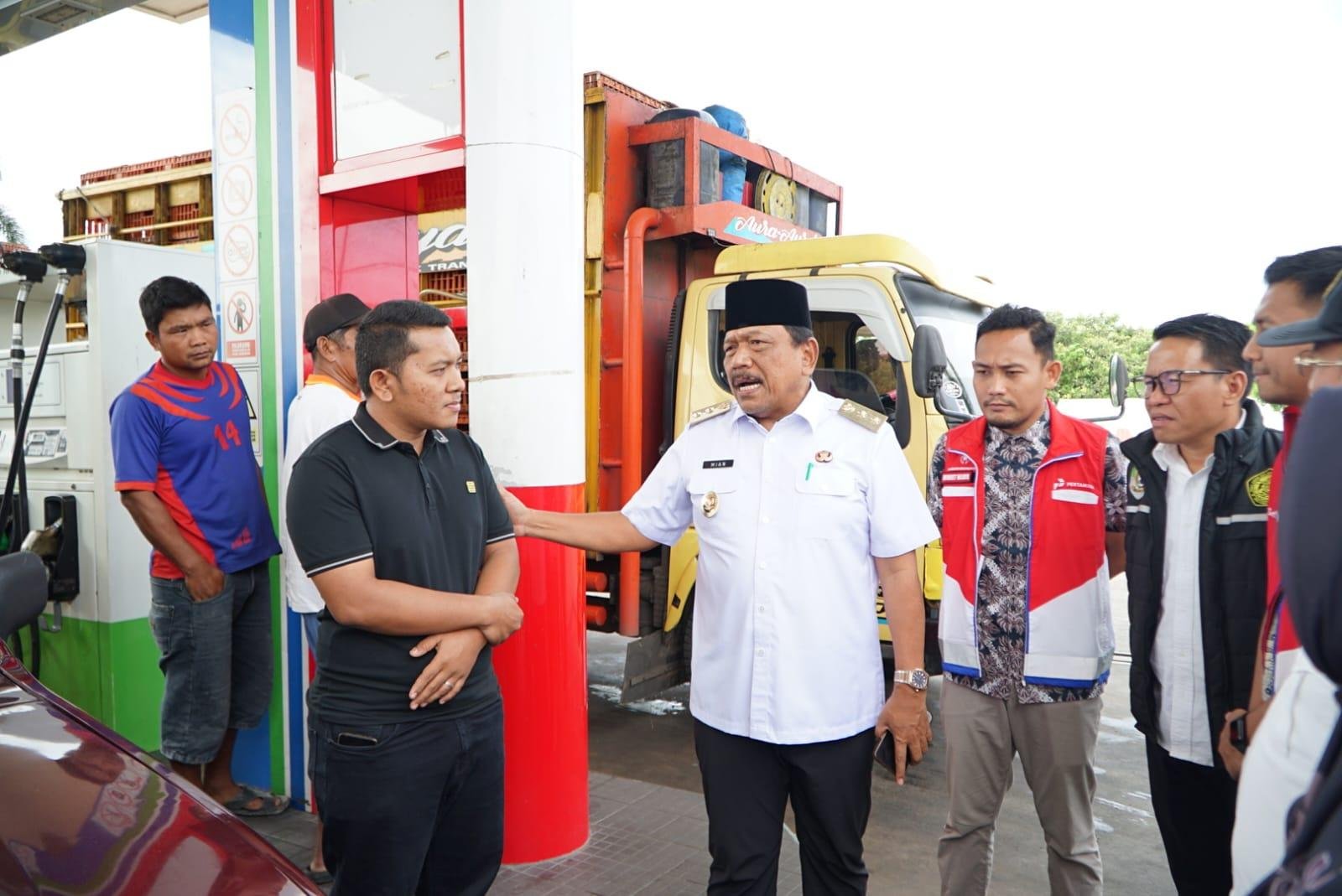 Wagub Bengkulu, Mian sidak SPBU di Kota Bengkulu sebagai upaya antisipasi terjadi kelangkaan BBM jelang Idulfitri 1446 Hijriyah di Bengkulu.(Foto-MC Bengkulu)
