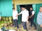 Wagub Bengkulu, Mian didampingi Kadis ESDM, Doni Suabuana melakukan sidak ke pangkalan gas di Kota Bengkulu untuk memastikan stok dan harga normal.(Foto-MC Bengkulu)