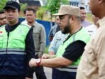 Wali kota dan Gubernur Bengkulu Wali Kota Bengkulu, Dedy Wahyudi dan Gubernur Bengkulu Helmi Hasan (kanan) meninjau drainase di Kelurahan Penurunan, Kecamatan Ratu Agung. Hal ini dilakukan Helmi dalam rangka membantu Pemkot Bengkulu atasi banjir, Selasa 4 Maret 2025.(Foto-MC Bengkulu)