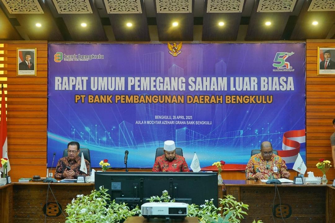 Gubernur Bengkulu, Helmi Hasan pimpin RUPS luar biasa tetapkan calon Pimpinan Bank Bengkulu, dan diajukan ke OJK.(Foto/MC Bengkulu)