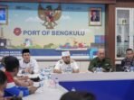 Gubernur Rapat Sama Pelindo Atasi Pelabuhan Gubernur Bengkulu Helmi Hasan rapat dengan PT Pelindo terkait lambatnya kegiatan pengerukan pelabuhan Pulau Baai.(Foto/MC Bengkulu)