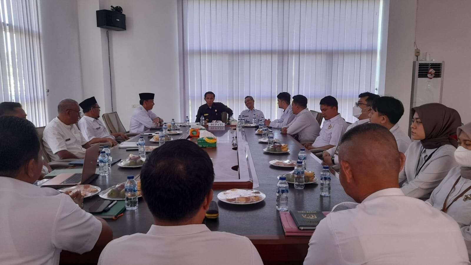 Gusril Terima Tim BPK RI Bupati Kaur Gusril Pausi menerima kunjungan Tim BPK RI Perwakilan Bengkulu terkait pemeriksaan rutin keuangan, Rabu 9 April 2025.(Foto/Ist)