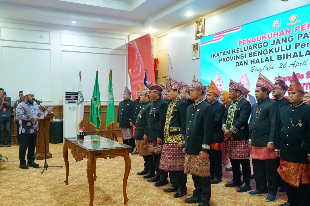 Ketua dan pengurus IKJPP Bengkulu masa bakti 2025-2030 dikukuhkan.(Foto/MC Bengkulu)