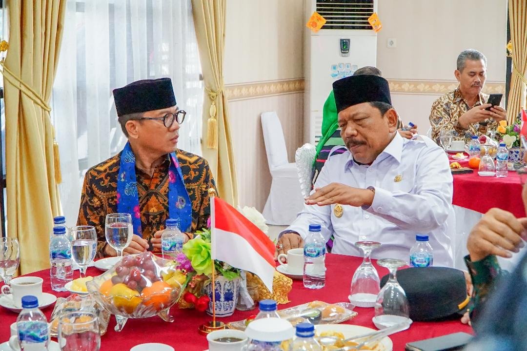 Mendes dan PDT Yandri Susanto dan Wagub Bengkulu pada acara pertemuan kades se- Bengkulu di Balai Buntar, Kota Bengkulu.(Foto/Ist)