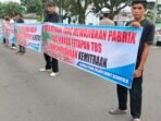 Petani sawit datangi kantor Gubernur Bengkulu tagih janji Wagub Mian jika harga pembelian pabrik CPO sesuai ketetapan pemerintah akan diberikan sanksi.(Foto/Ist)