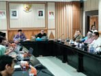 Rapat kualitas kopi bengkiulu Sekdaprov Bengkulu, Herwan Antoni pimpin rapat terkait sertifikasi dan kualitas kopi Bengkulu agar mampu bersaing ditingkat internasional.(Foto/MC Bengkulu)