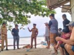 Wabup Kaur Tinjau Lokasi Proyek Pantai Wakil Bupati (Wabup) Kaur meninjau lokasi rencana proyek pembangunan pengaman pantai di Desa Sekunyit, Kecamatan Kaur Selatan dan berharap nelayan setempat membantu kegiatan tersebut.(Foto/Ist)