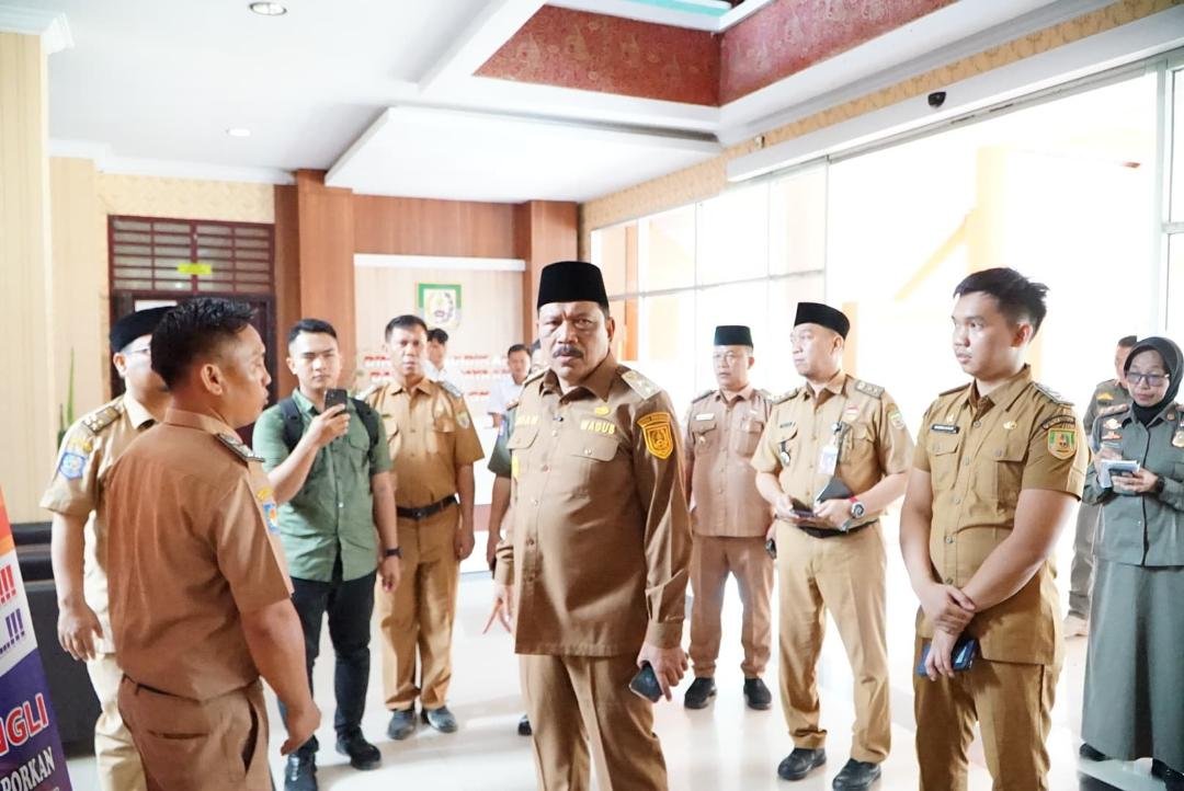 Wagub Bengkulu, Mian sidak ke beberapa OPD usai apel hari pertama masuk kerja setelah libur nasional Idulfitri 1446 Hijriytah, Selasa 8 April 2025.(Foto/MC Bengkulu)