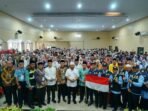Gubernur Bengkulu foto bersama saat melepas keberangkatan calon jemaah haji (CJH) Bengkulu kloter pertama Embarkasi Padang, Sumbar, di Asrama Haji Bengkulu, Minggu 5 April 2025.(Foto/MC Bengkulu)
