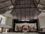 Plafon gedung Balai Buntar, Bengkulu rontok akibat diguncang gempa pada Jumat dini hari, akibatnya pesta pernikahan sepasang pengantin pada Sabtu dan Minggu bantal dilaksanakan demi keselamatan para tamu.(Foto/Ist)
