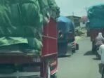 Truk Angkutan Batubara Truk angkutan batubara dari Sumsel dan Jambi melitasi jalan di wilayah Curup, Kabupaten Rejang Lebong.(Foto/Ist)