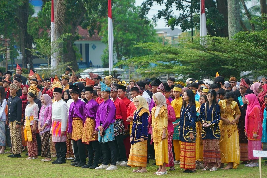 Upacara Hari Pendidikan Nasional (Hardiknas) tahun 2025 di Kantor Gubernur Bengkulu, Jumat 2 Mei 2025, dipimpin Pj Sekda Bengkulu, Herwan Antoni.(Foto/MC Bengkulu)