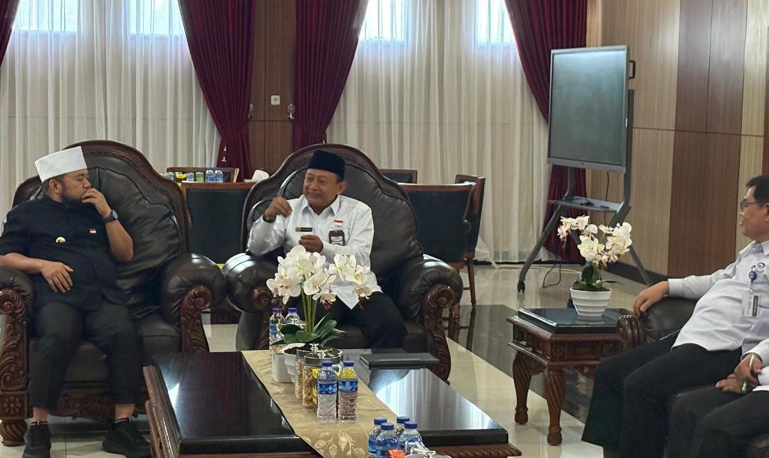 Gubernur Bengkulu, Helmi Hasan menerima kunjungan Plt Kepala BPKP Bengkulu, Sugimulyo, diruang kerjanya di kantor Pemprov Bengkulu.(Foto/Ist)