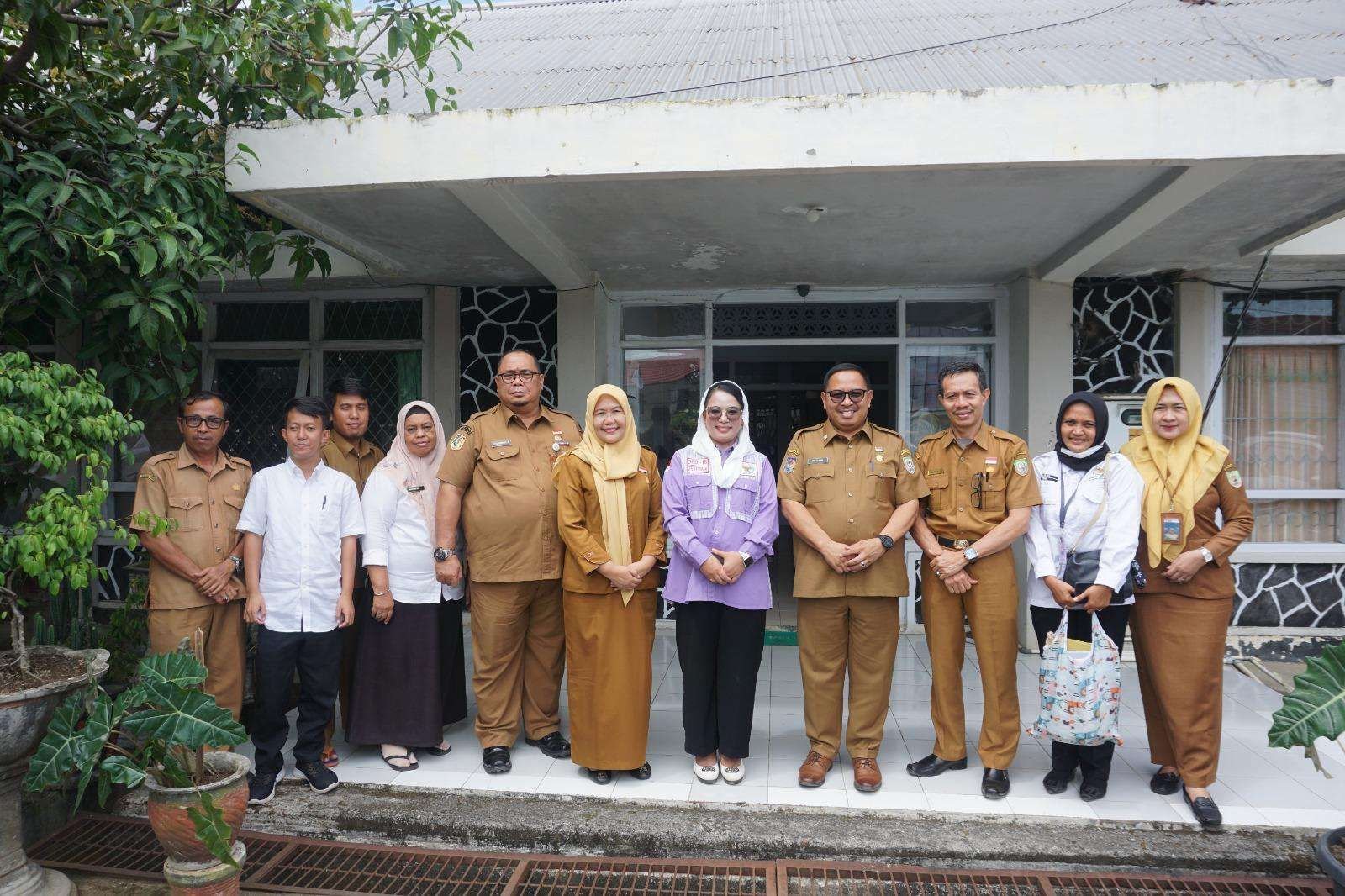 Anggota DPD-RI dapil Bengkulu, Destita Khairilisani berkunjung ke kantor DKP Bengkulu dan menerima usulan pendirian dapur umum BMG di kabupaten dan kota di daerah ini.(Foto/Ist)