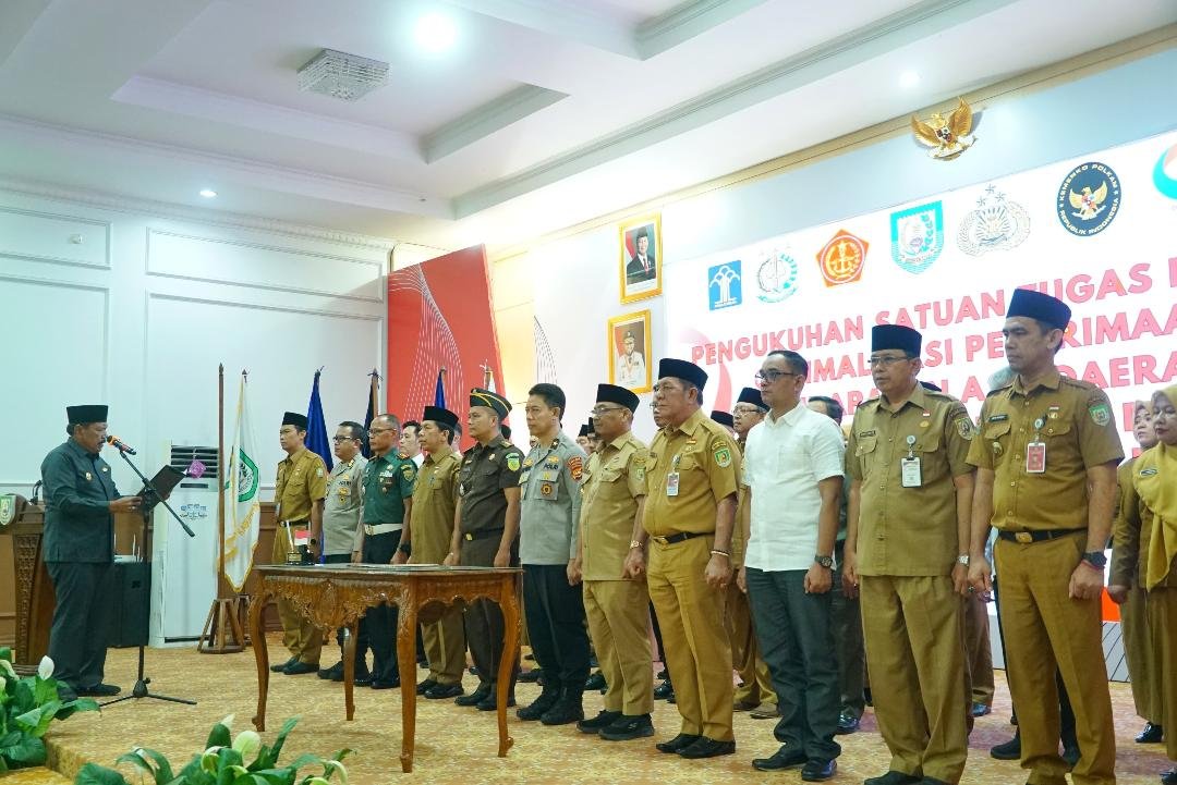 Wagub Bengkulu, Mian mengukuhkan Satgas Optimalisasi PAD dalam rangka meningkatkan pertumbuhan ekonomi daerah ini sebesar 8 persen.(Foto/Ist)
