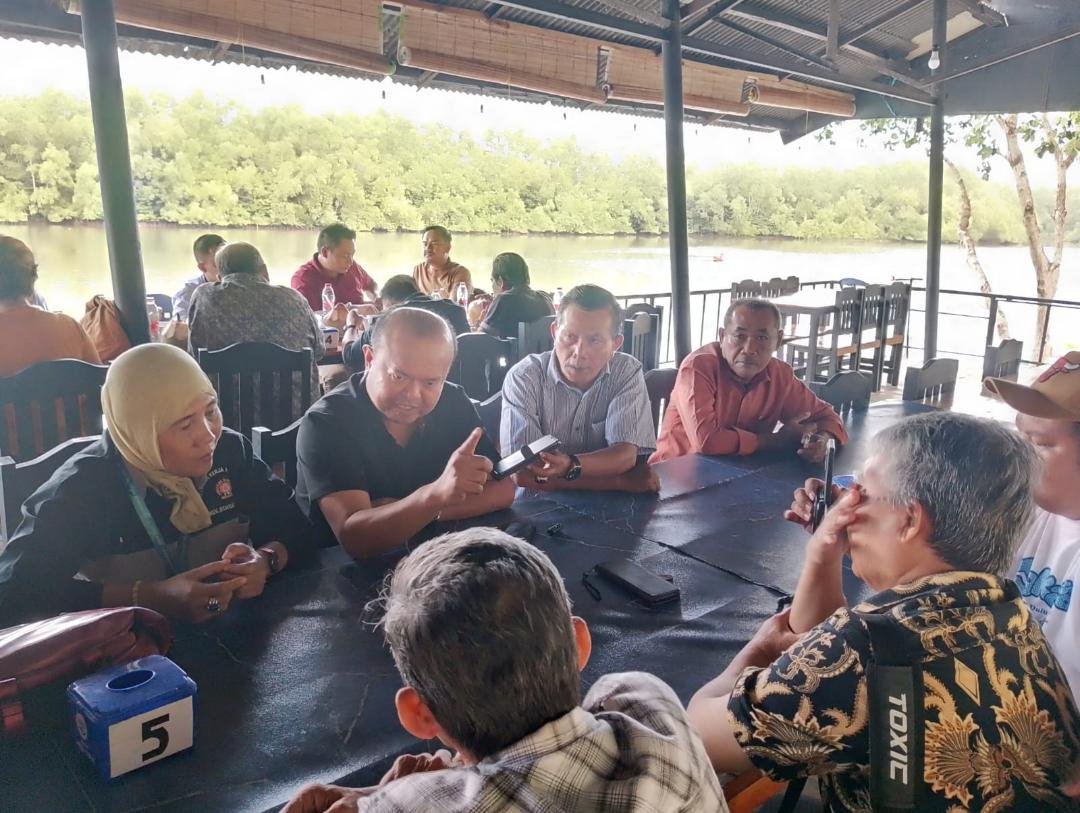 Wakil Ketua Umum (Waketum) Partai Hanura, Rio Patrice Capella ngobrol bersama sejumlah wartawan di salah satu resto di Kota Bengkulu, sebelum bertolak ke Jakarta.(Foto/Ist)