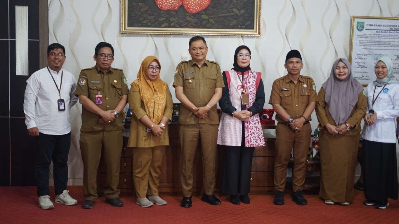 Bupati Rachmat Riyanto foto bersama usai menerima audensi sejumlah instansi pemerintah dan ormas dalam upaya meningkat sinergisitas untuk kemajuan Bengkulu Tengah.(Foto/Ist)