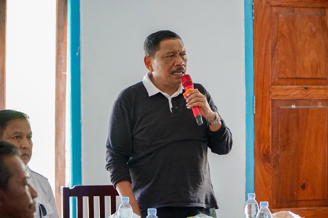 Cetak Sawah Di Enggano Wagub Mian memberikan sambutan saat melakukan pertemuan dengan masyarakat Enggano, Bengkulu Utara terkait rencana cetak sawah baru di pulau tersebut.(Foto/Ist)