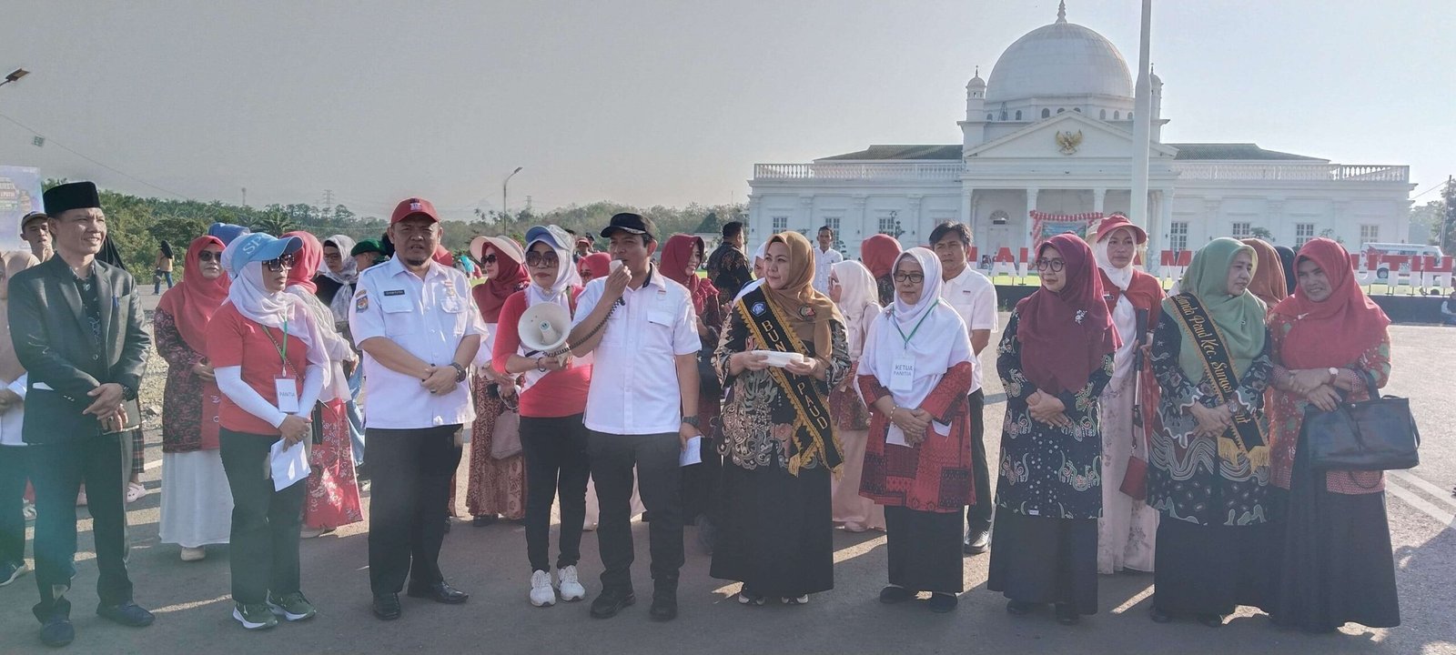 Lepas Karnval PAU Dedy Wahyudi Wali Kota Bengkulu, Dedy Wahyudi melepas karnaval PAUD dalam rangka Hari Anak Nasional tahun 2025, di Gedung Merah Putih rumah dinas kediaman wali kota.(Foto/Ist)