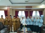 Direktur Poltikes Bengkulu dan jajaran bersilaturahmi dengan Gubernur Bengkulu Helmi Hasan di kantor Pemprov Bengkulu baru-baru ini.(Foto/Ist)