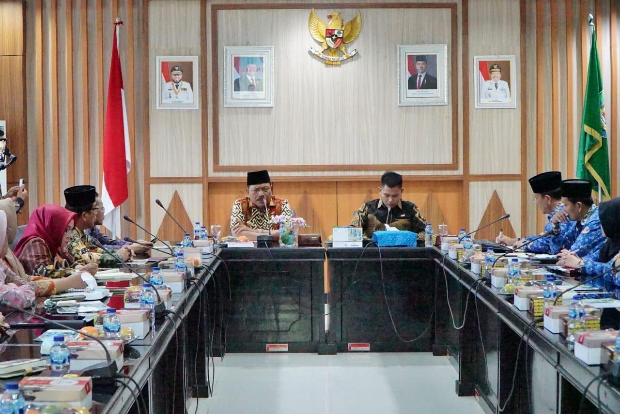 Rapat Limbah B2 PAD Bengkulu Wagub Bengkulu, Mian pimpin rapat bersama Plt Dirut PT Bimex bahas pengelolaan limbah B3 untuk peningkatan PAD Bengkulu.(Foto/Ist)