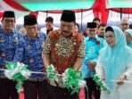 Wagub Bengkulu, Mian resmikan Rumah Sakit Asta Medika ditandai dengan pemotongat pita disaksikan Plt Kadis Dinkes Edriwan Mansyur.(Foto/Ist)