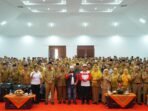 Sekolah Wajib Dukung MBG Gubernur Bengkulu, Helmi Hasan foto bersama usai memberikan pengarahan pada rapat koordinasi bersama para Kepala SMA, SMK, dan SLB se-Provinsi Bengkulu, di Aula Dinas Pendidikan dan Kebudayaan Provinsi Bengkulu, Senin 21 Juli 2025.(Foto/Ist)