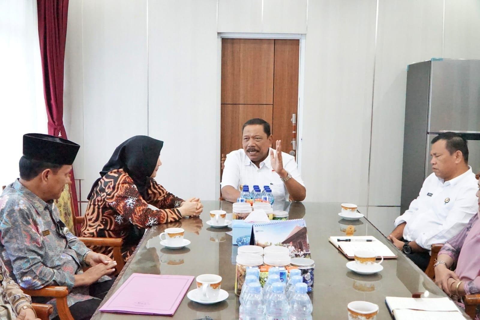 Wagub Bengkulu, Mian menggelar rakor bersama Kepala BKKBN Bengkulu, Zamhari dan beberapa kepala OPD terkait target prevalensi stunting di provinsi ini.(Foto/Ist)
