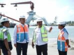 Wagub Keruk Pelabuhan Wakil Gubernur Bengkulu, Mian didampingi pejabat PT Pelindo Regional 2 Bengkulu meninjau kegiatan pengerukan alur pelabuhan Pulau Baai awal pekan ini.(Foto/Ist)