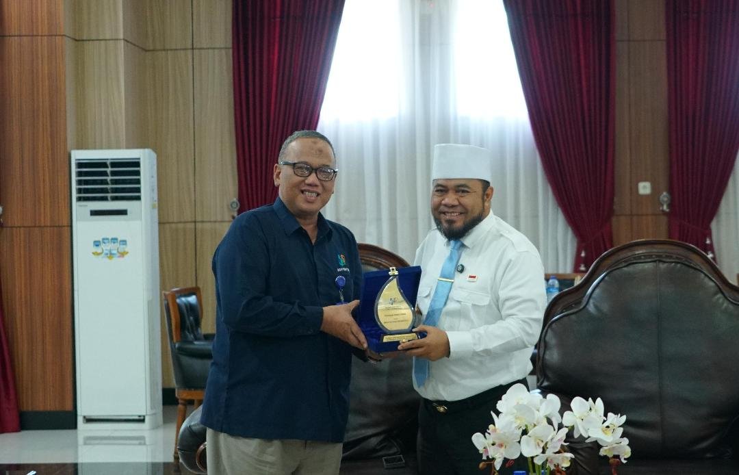 Wan Rijal BPS Gubernur Helmi saat menerima audiensi Kepala Badan Pusat Statistik (BPS) Provinsi Bengkulu, Ir. Win Rizal, ME, di Kantor Gubernur, Senin 30 Juni 2025.(Foto/Ist)