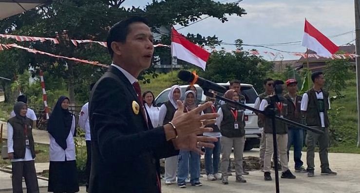 Apel SR Kaur Bupati Kaur, Gusril Pausi pimpin apel persana pembukaan sekolah rakyat (SR) terintegrasi 14 Kaur, bertempat di halaman sekolah setempat, Jumat 15 Agustus 2025.(Foto/Ist)