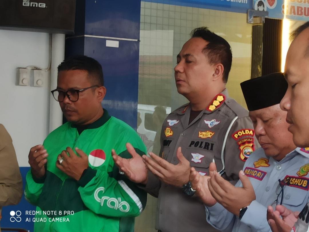 Dirlantas Polda Bengkulu Dirlantas Polda Bengkulu, Kombes Pol Deddy Nata saat menghadiri pertemuan komunitas Ojol Bengkulu di Mapolda setempat, Sabtu 30 Agustus 2025.(Foto HB/Mik)