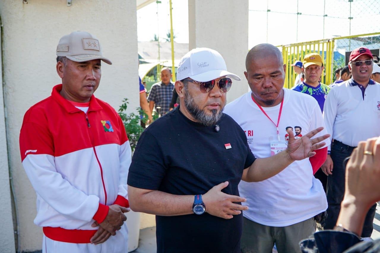 Hantu Jenggot Gubernur Bengkulu, Helmi Hasan dan Kapolda Bengkulu, Irjen Pol Mardiyono buka turnamen Soccer piala gubernur dalam rangka memperingati HUT Kemerdekaan RI ke-80 tahun 2025.(Foto/Ist)